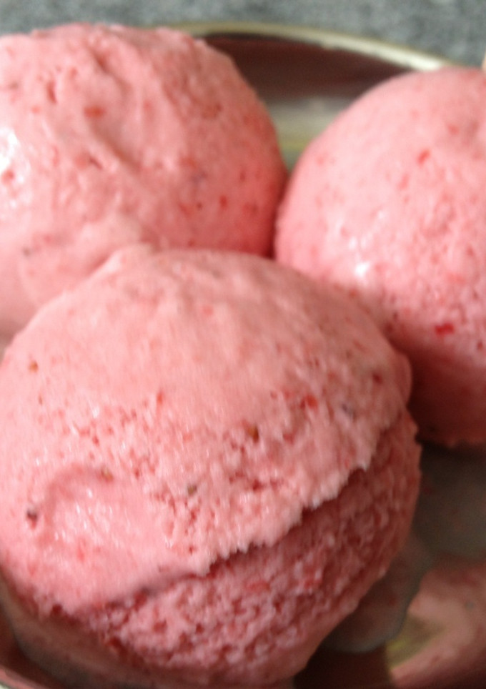 Una foto de Helado cremoso de fresas