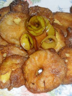 Una foto de Buñuelos de manzanas con pasta Orly