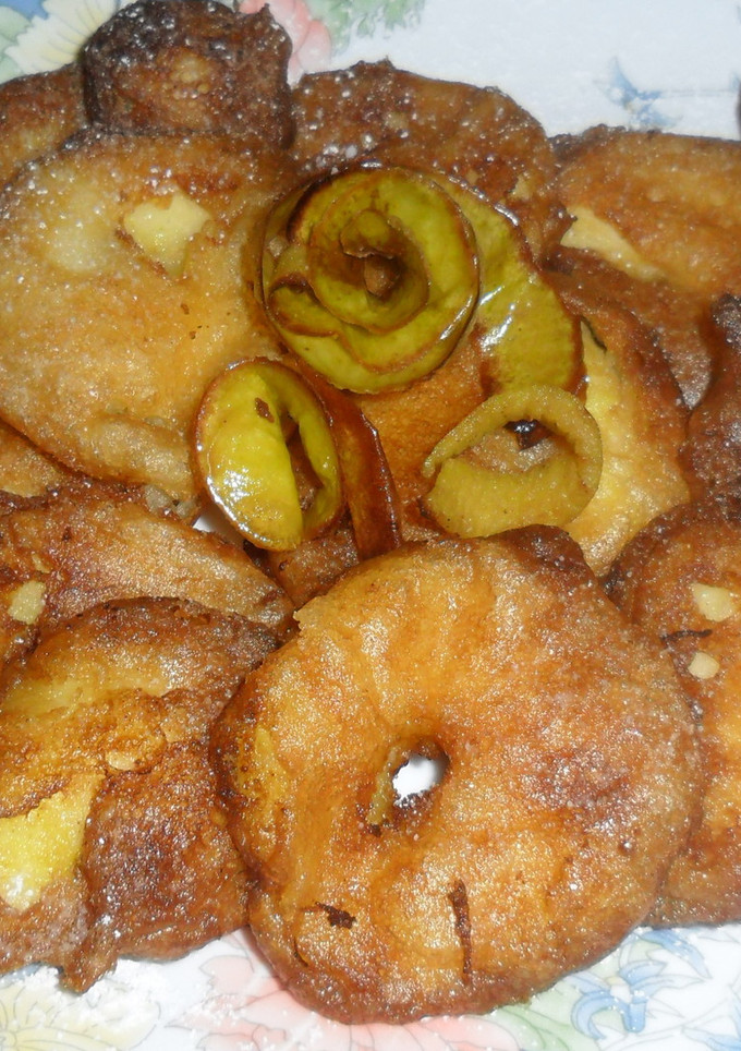 Una foto de Buñuelos de manzanas con pasta Orly