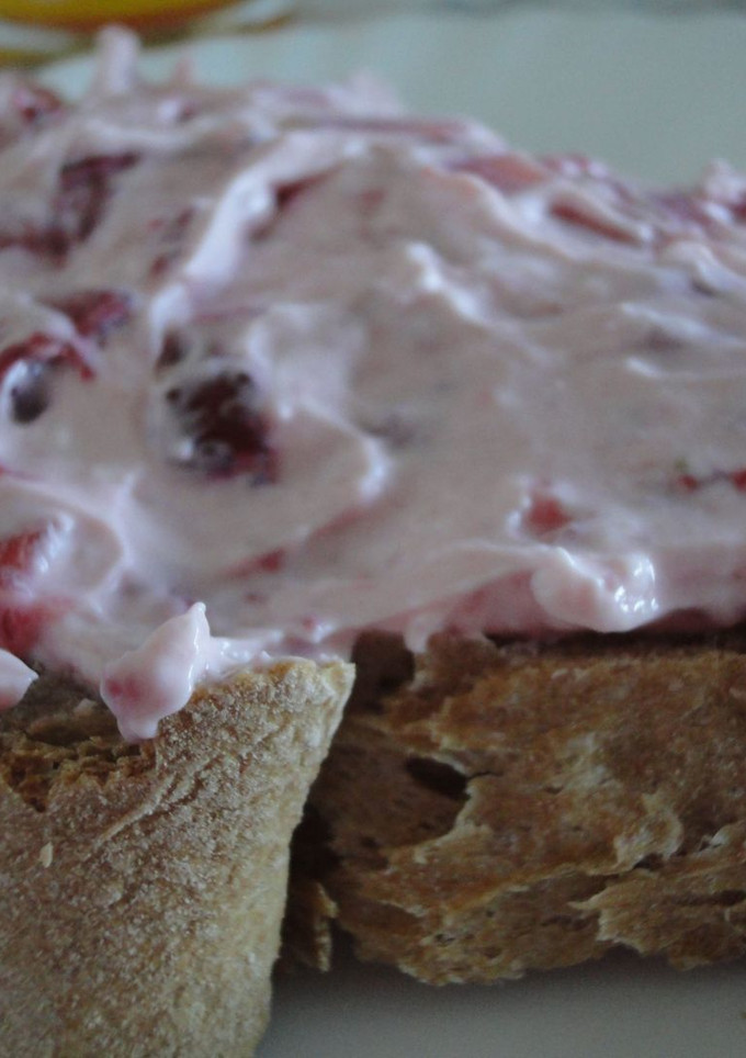 Una foto de Crema de queso y fresas