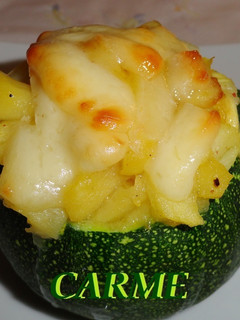 Una foto de Calabacín relleno de manzana y queso curado