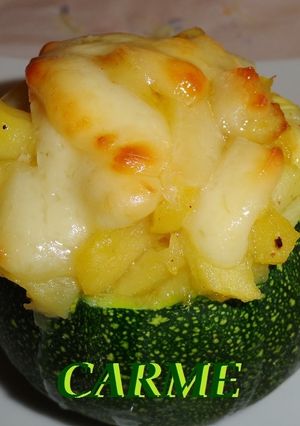 Una foto de Calabacín relleno de manzana y queso curado