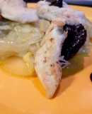 Solomillos de pollo en papillote, con manzanas y cebolla