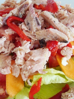 Una foto de Ensalada de atún y sardinas