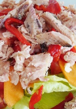 Una foto de Ensalada de atún y sardinas