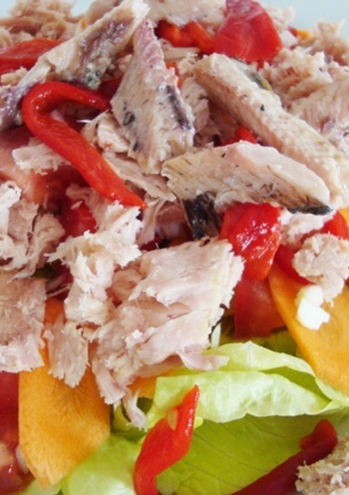 Una foto de Ensalada de atún y sardinas