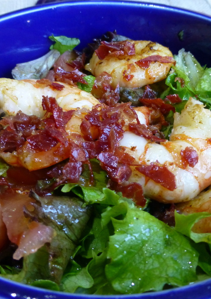 Una foto de Ensalada templada de langostinos