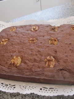 Una foto de Brownie de chocolate con nueces casero americano