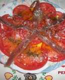 Carpaccio de tomate y anchoas al parmesano