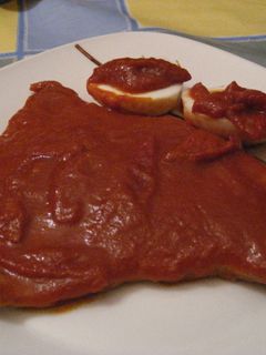 Una foto de Atún o bonito con tomate