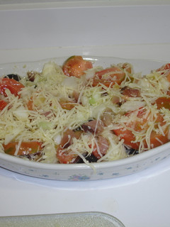 Una foto de Ensaladilla de bonito, hortalizas y queso