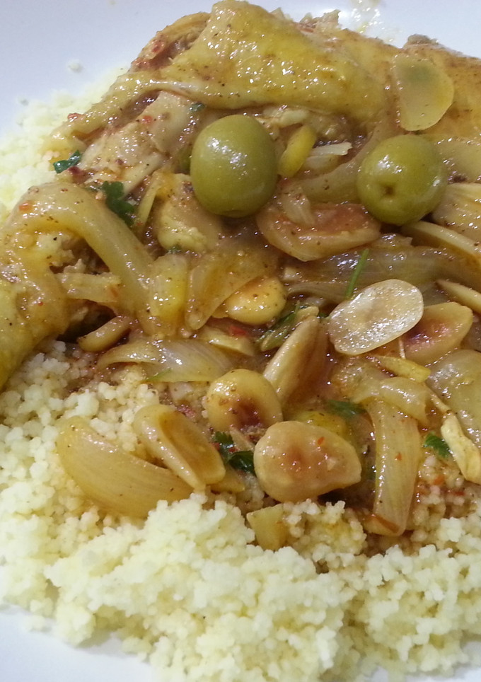 Una foto de Tagine de pollo y almendras