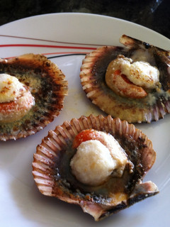 Una foto de Vieiras gratinadas al horno con parmesano