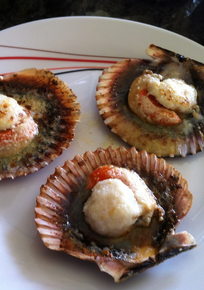 Una foto de Vieiras gratinadas al horno con parmesano