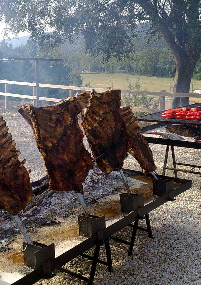 Una foto de Barbacoa de carne a la brasa