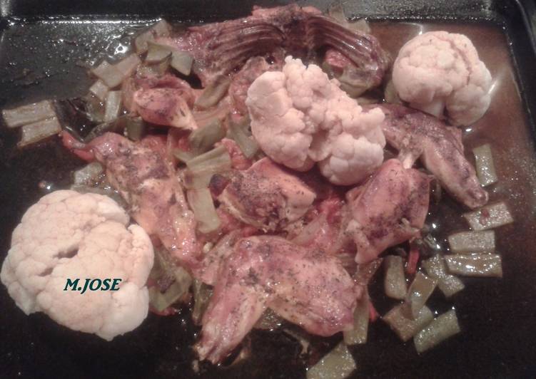 Conejo de dieta al horno con verduras