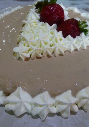 Una foto de Tarta de chocolate muy suave con nata