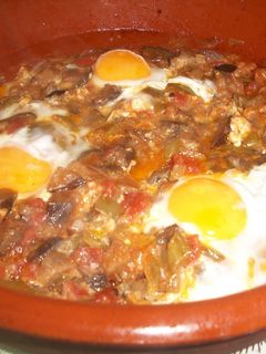 Una foto de Pisto del Magreb con huevos