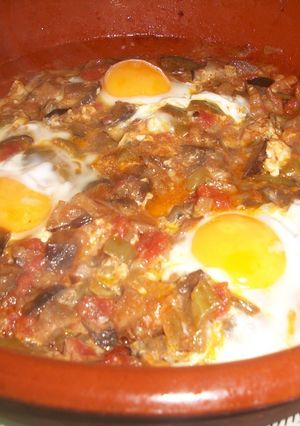 Una foto de Pisto del Magreb con huevos
