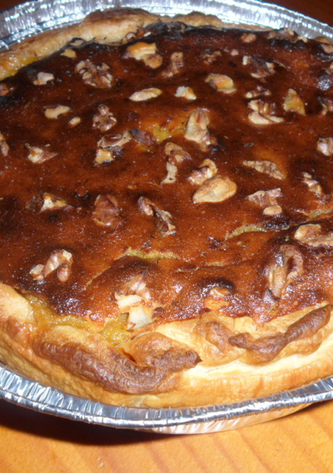 Una foto de Tarta de calabaza, nueces y hojaldre