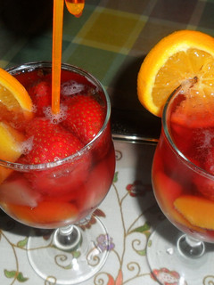 Una foto de Cup de vino rosado