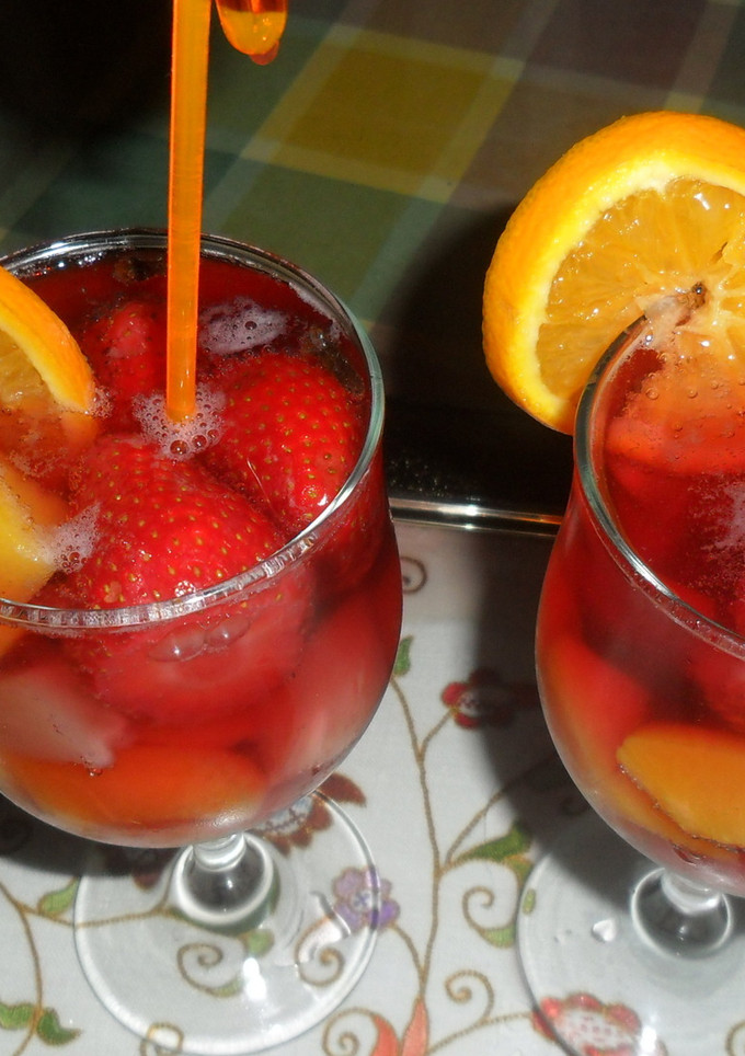 Una foto de Cup de vino rosado