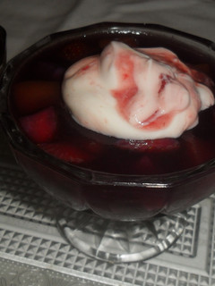 Una foto de Gelatina multifrutal con yogurt griego