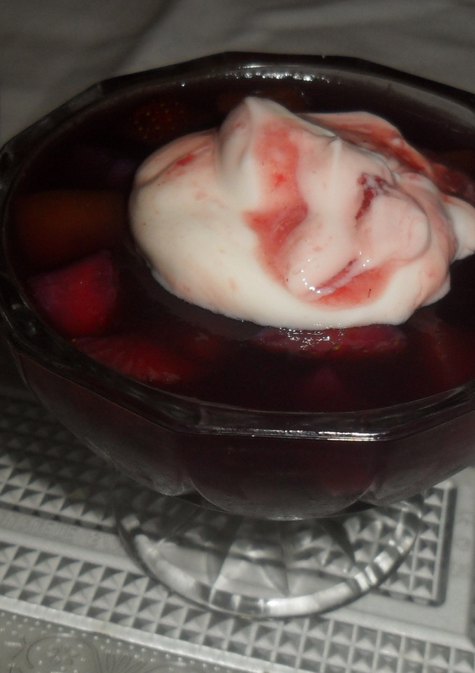 Una foto de Gelatina multifrutal con yogurt griego