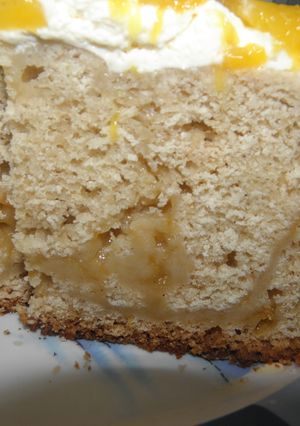 Una foto de Torta postre marmolada de duraznos y crema