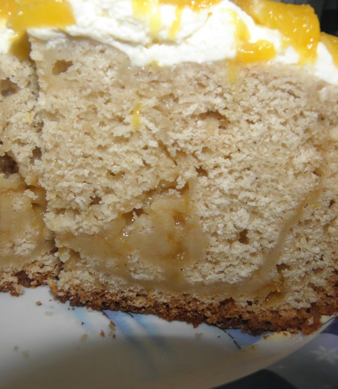 Una foto de Torta postre marmolada de duraznos y crema