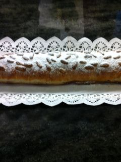 Una foto de Brazo de hojaldre relleno de cabello de ángel