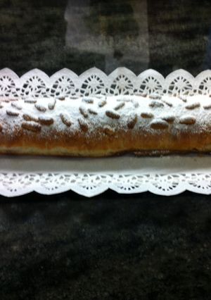 Una foto de Brazo de hojaldre relleno de cabello de ángel