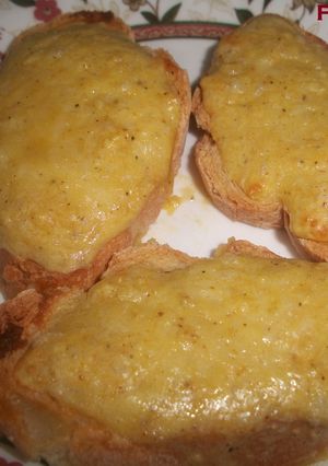 Una foto de Tostas de queso cheddar gratinadas