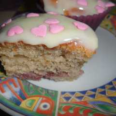 Una foto de Cupcakes con fresas y chocolate blanco