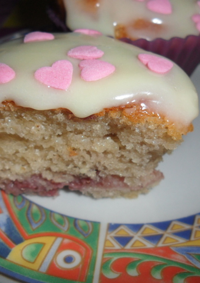 Una foto de Cupcakes con fresas y chocolate blanco