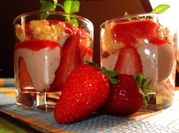Una foto de tiramisu en vasito