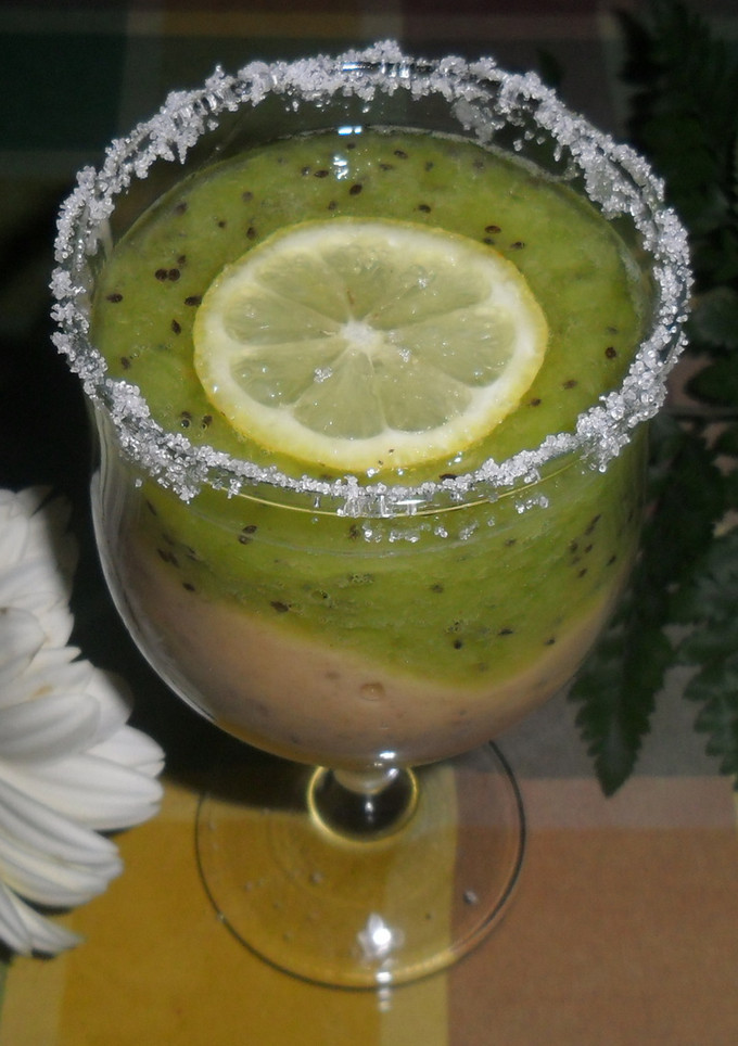 Una foto de Batido de kiwi y plátanos con almíbar