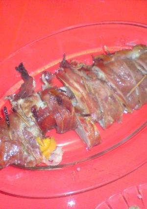 Una foto de Solomillo relleno de melocotón envuelto en serrano