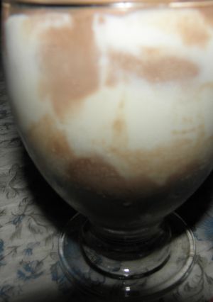 Una foto de Copa mousse de crema y chocolate