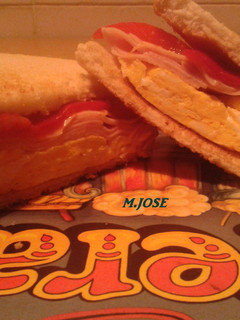 Una foto de Sándwich de pimientos asados