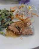 Salmón al horno con vinagreta de cebollín