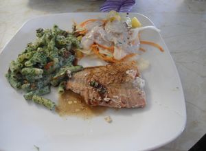 Una foto de Salmón al horno con vinagreta de cebollín