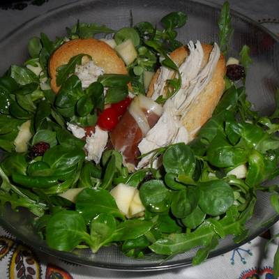Ensalada verde con pollo, frutas y jamón Receta de Gabriela Diez- Cookpad