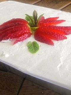 Una foto de Tarta de galletas con fresones