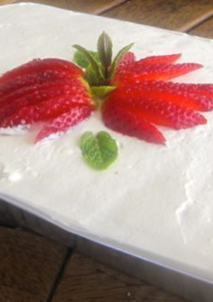 Una foto de Tarta de galletas con fresones
