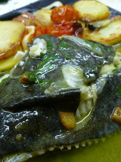 Una foto de Rodaballo con vinagreta de mostaza