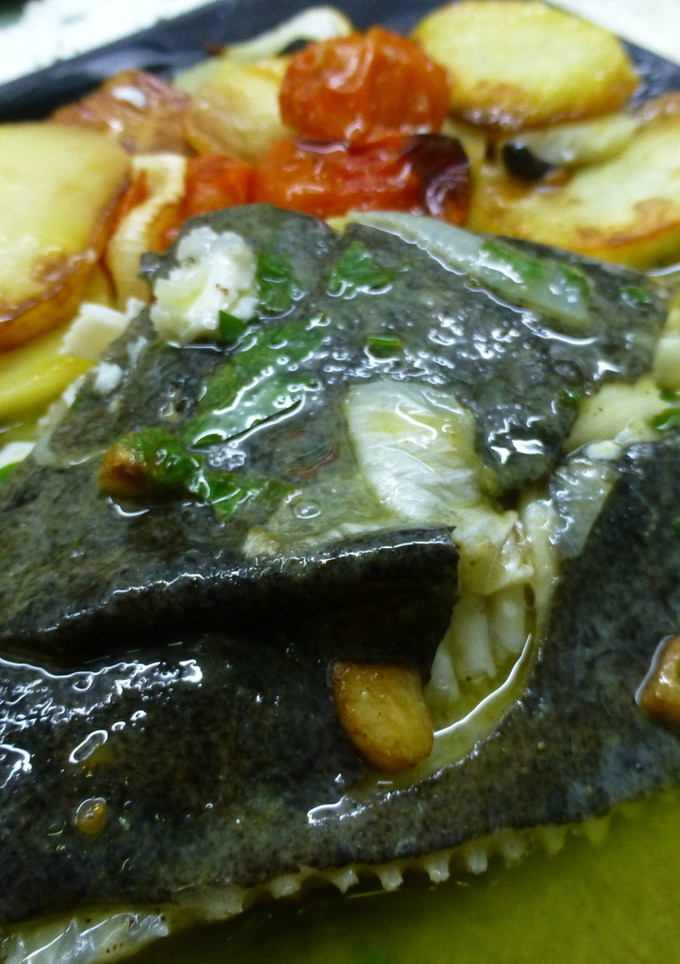 Una foto de Rodaballo con vinagreta de mostaza