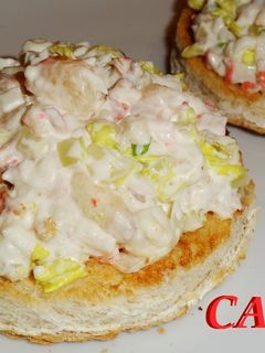 Una foto de Montaditos de pescado y marisco