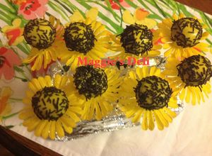 Una foto de Cake pops de girasoles