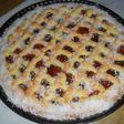 Pasta frola con confitura de frutillas y coco
